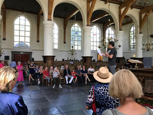 Micha Wertheim opent expositie van Bram Stoof in de Broeker Kerk